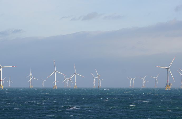 Pyrolyseverfahren versprechen nachhaltiges Recycling von Faserverbundwerkstoffen aus Rotorblättern