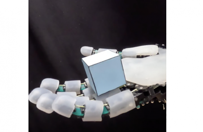 Neue Roboterhand packt zu wie ein Mensch