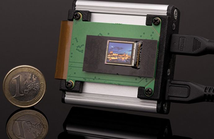 Hochvolt-CMOS-Backplane für sehr helle OLED-Mikrodisplays