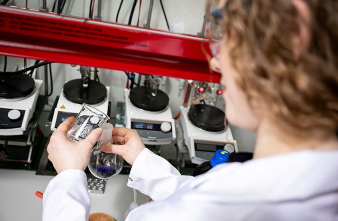 Gartenabfall und Ernterückstände in Kunststoff verwandeln