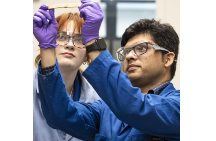 Superkleber aus recyceltem Kunststoff kreiert