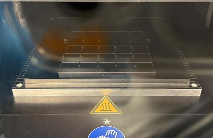 Präzise Grenzflächenchemie steigert Wirkungsgrad von Perowskit-Solarzellen