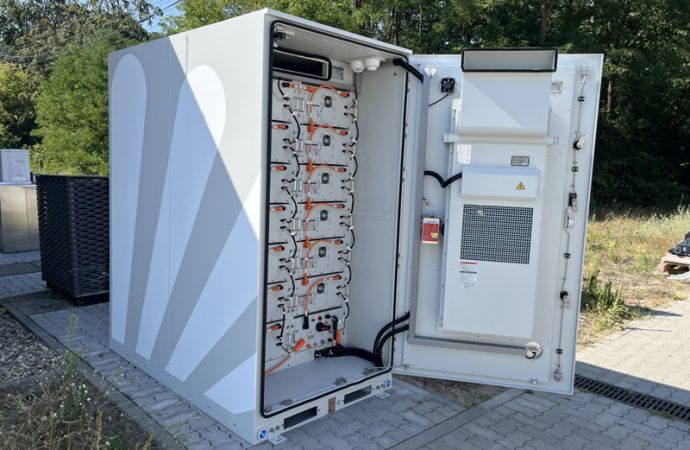 Natriumionenspeicher erweitert das Energy Lab des KIT